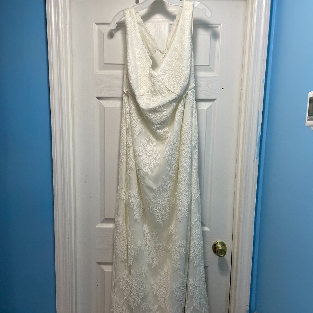 Ivory Lace Wedding Gown